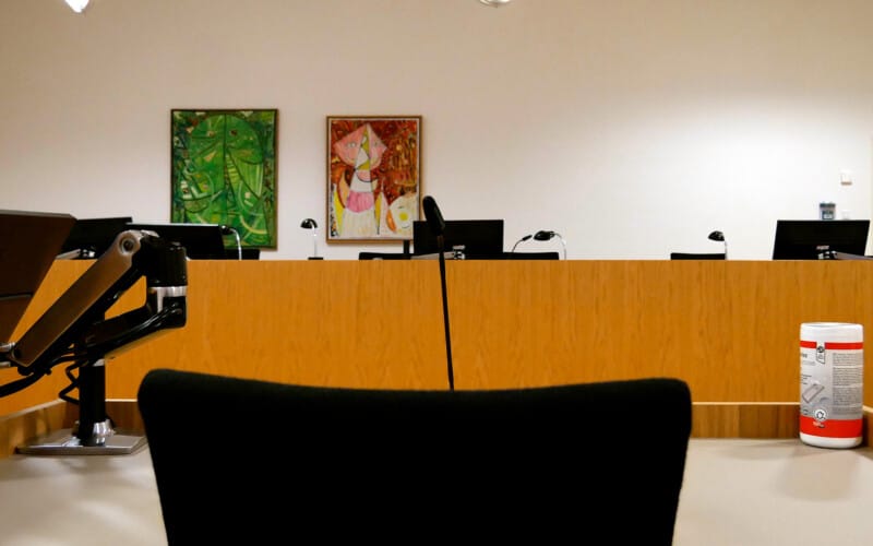 Sådan søger du gældssanering – trin for trin guide